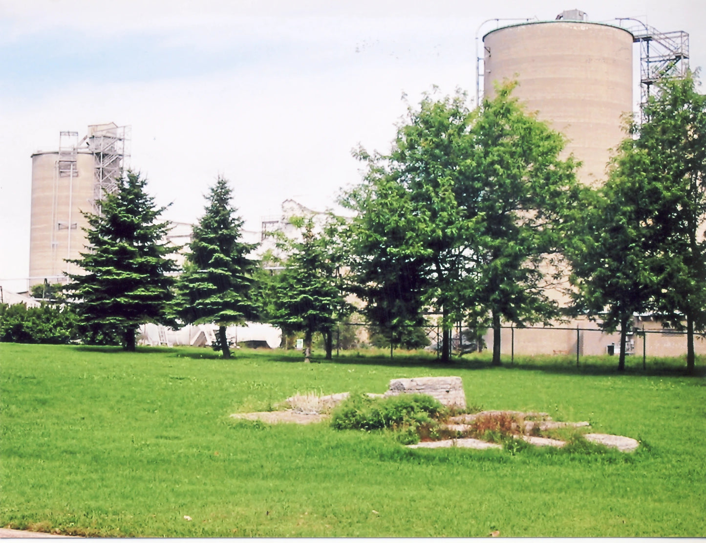 Parc sur Georges-V au coin de Ste-Claire