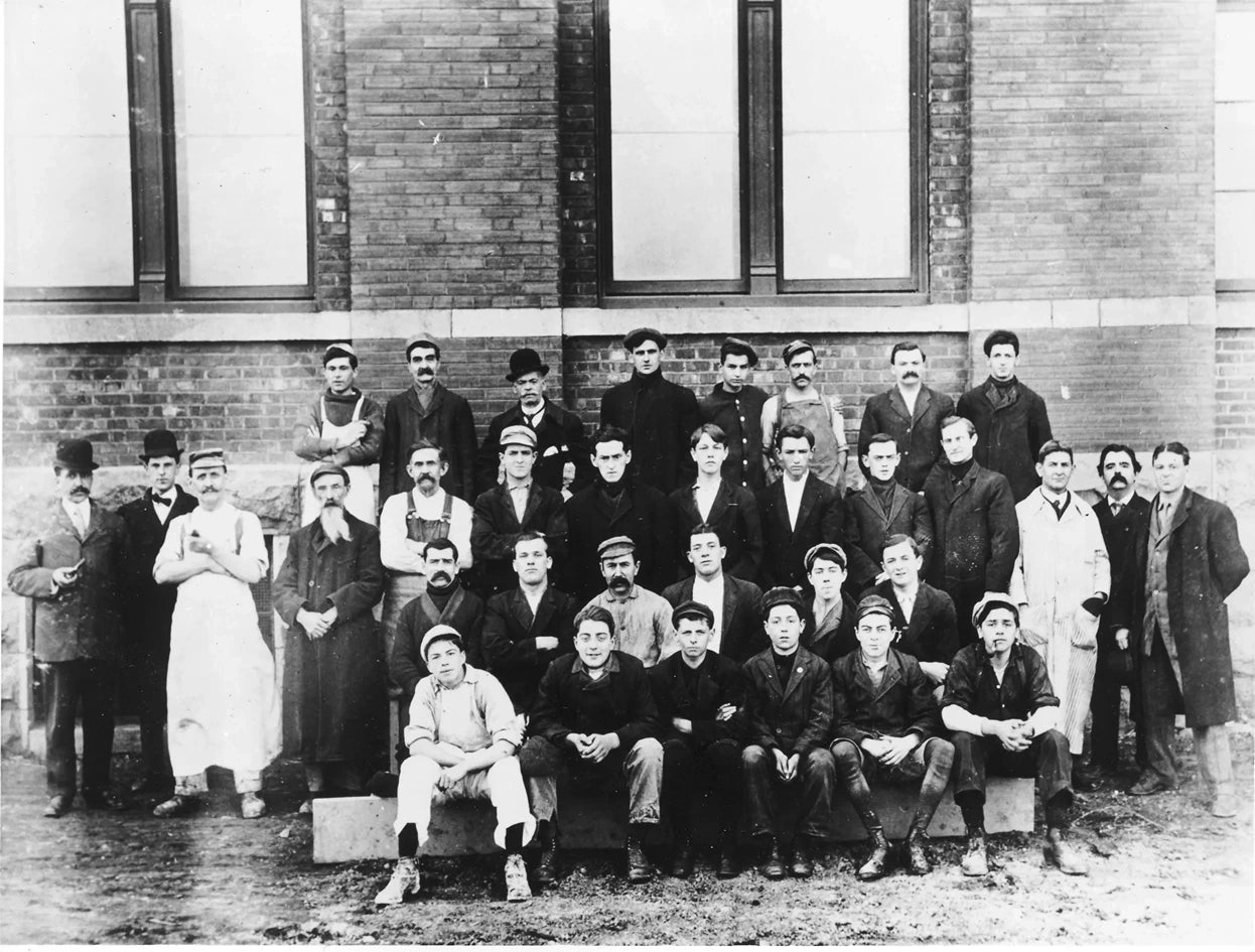 Groupe d'employés de la compagnie Viau et frères