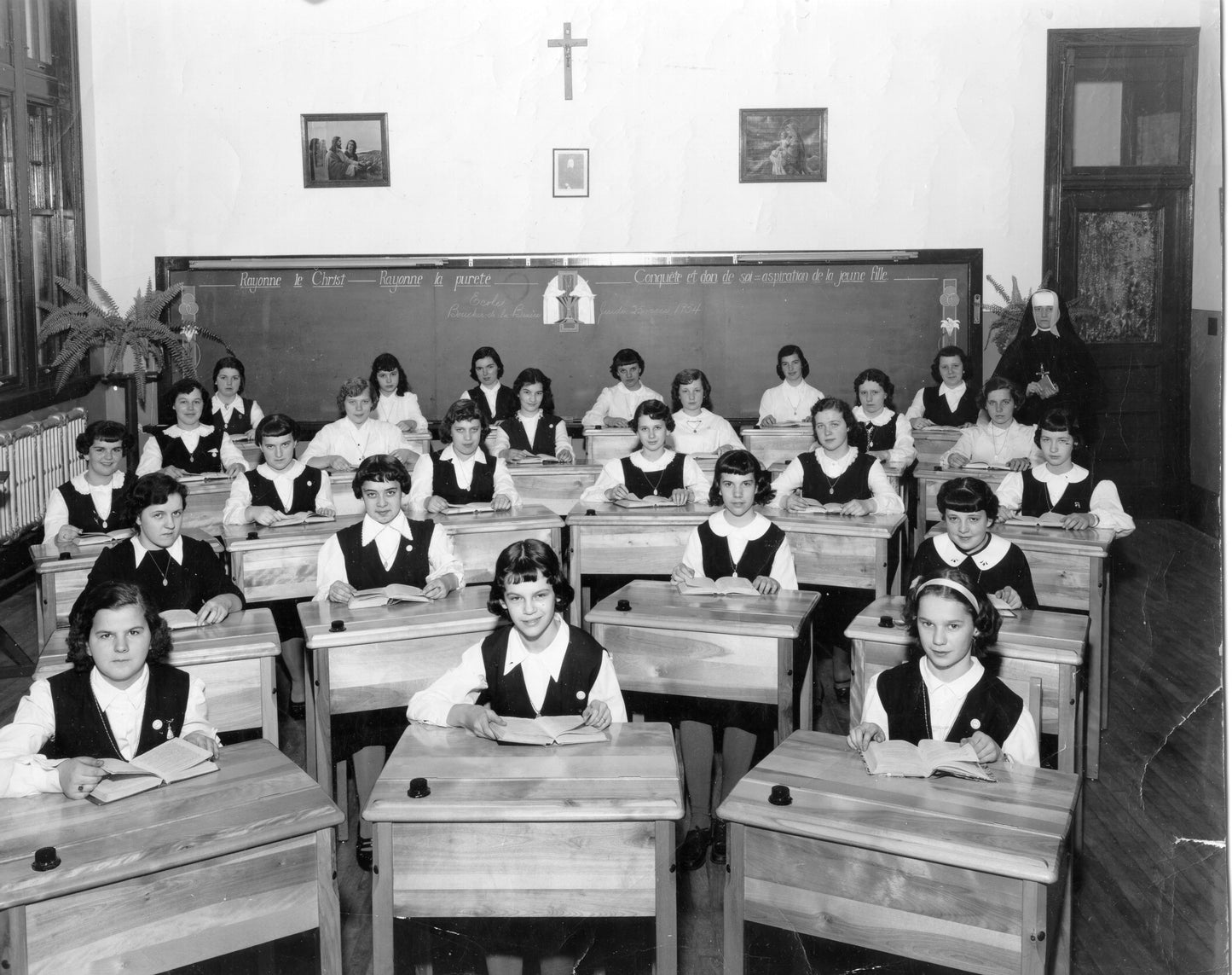 Classe de 9e année B de l'école Boucher-De La Bruère, 1954