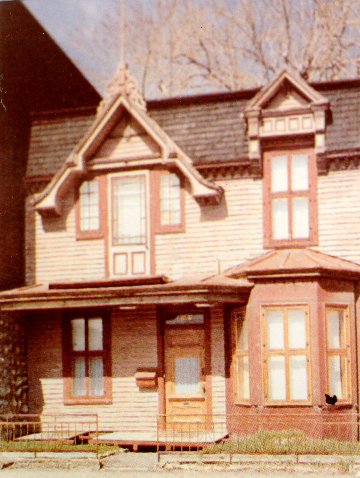 Maison avec jolie corniche