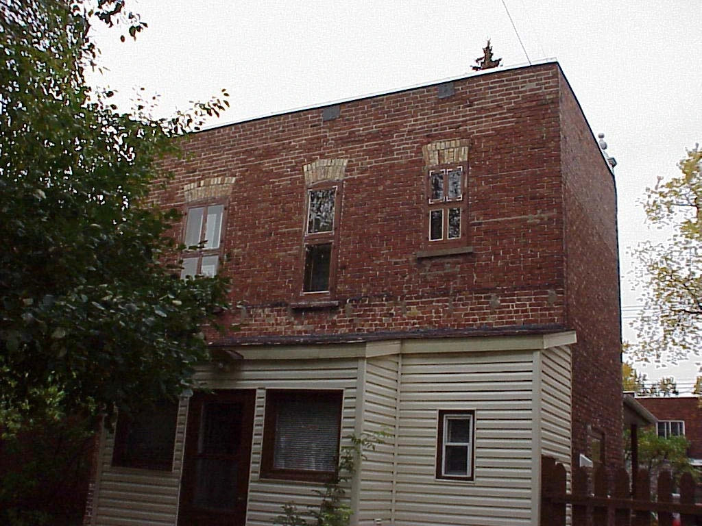 Vue arrière du 2042 avenue Mercier