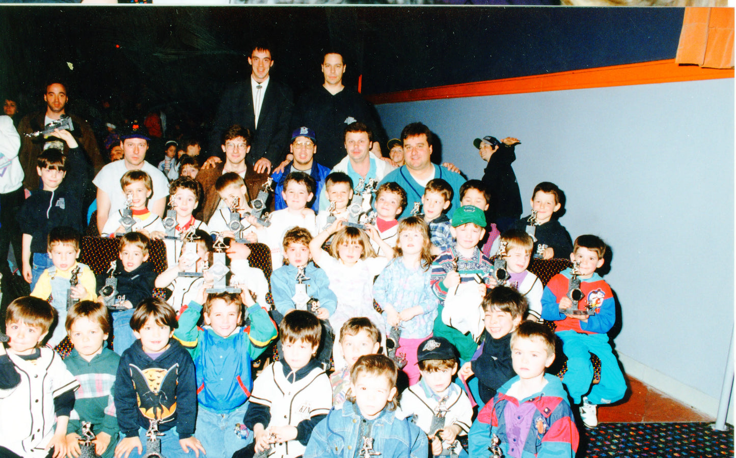 Remise de prix à des jeunes sportifs
