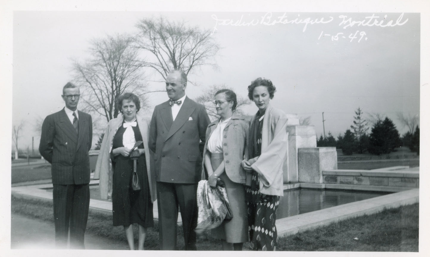 Un groupe au jardin botanique en 1949