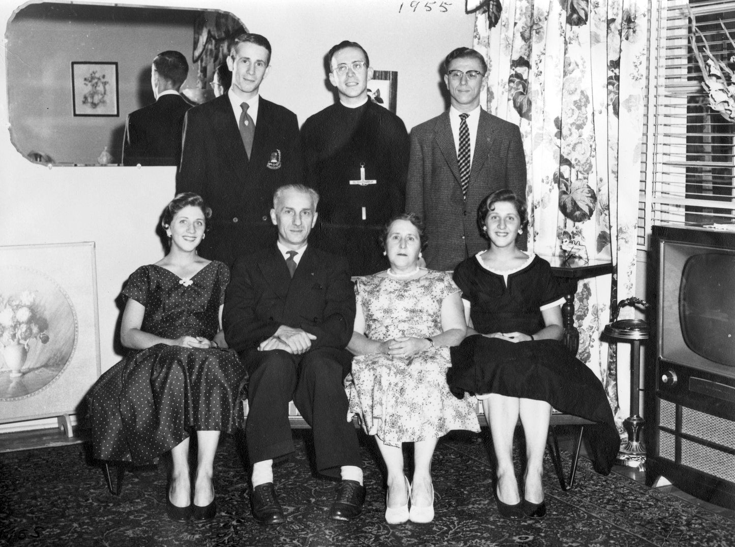 Famille Pinet dans le salon du 7840 rue La Fontaine
