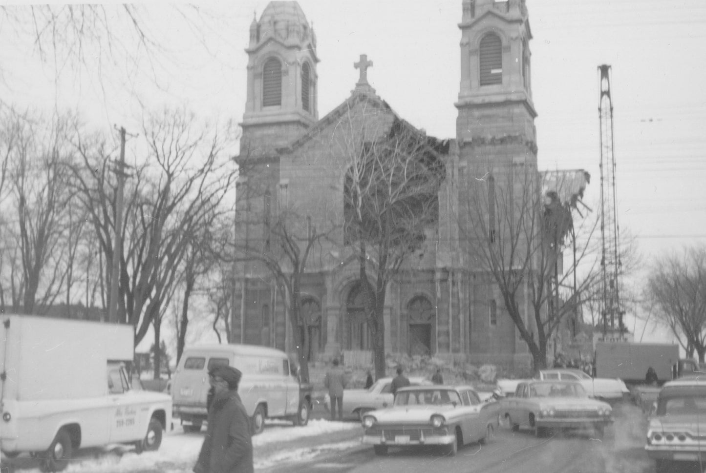 Démolition de l'église Saint-François d'Assise, février 1964