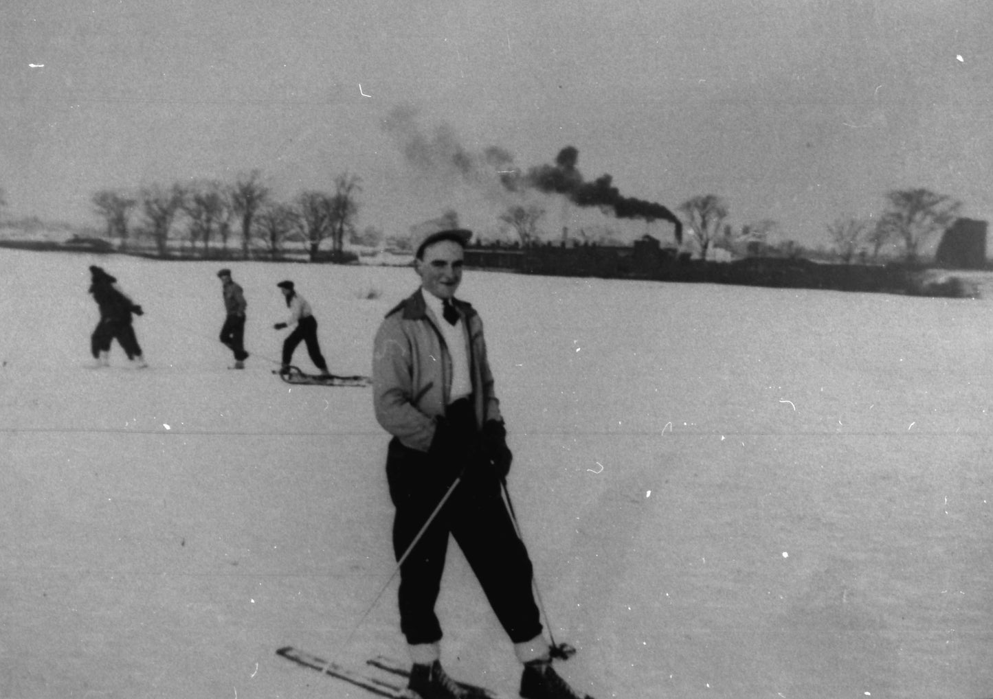 Homme sur skis coin Sherbrooke et Viau