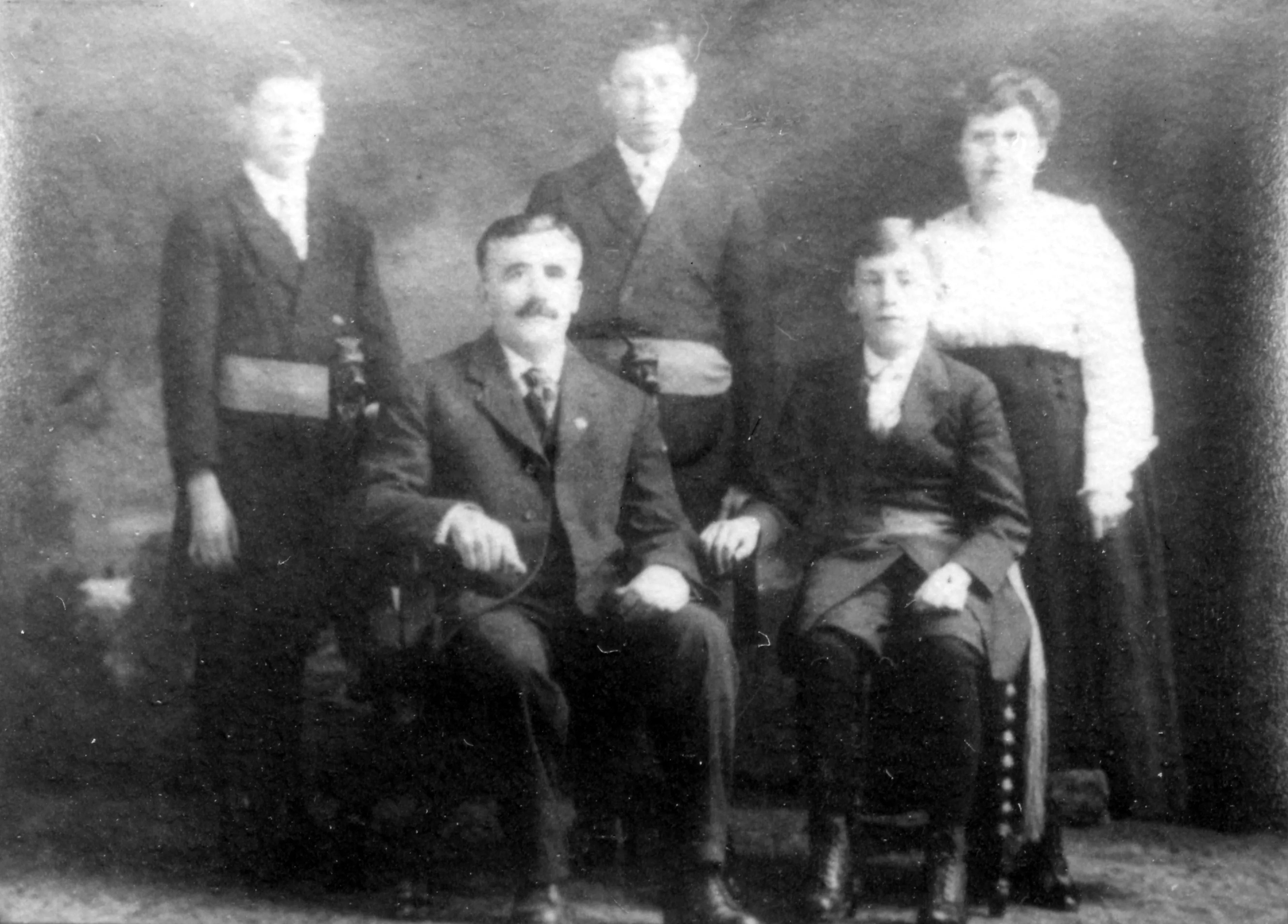 Arthur Sicard Son pouse Elma V zina Et Leurs Trois Fils Atelier D arthur-sicard-son-pouse-elma-v-zina-et-leurs-trois-fils-atelier-d