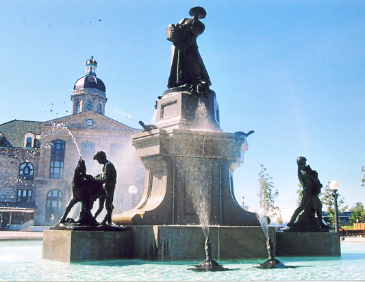 Statue La Fermière au marché Maisonneuve