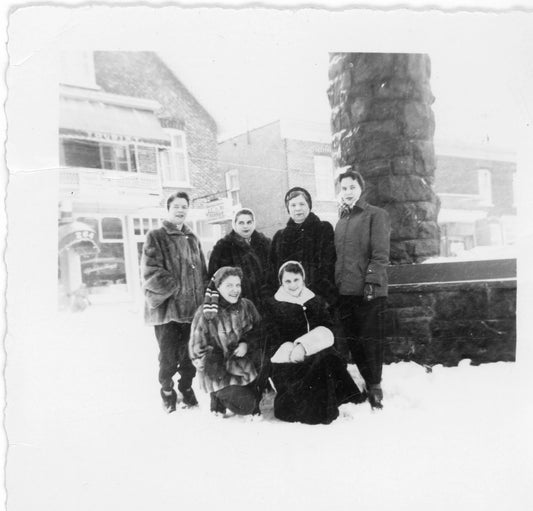 Photo en hiver d'un groupe de femmes