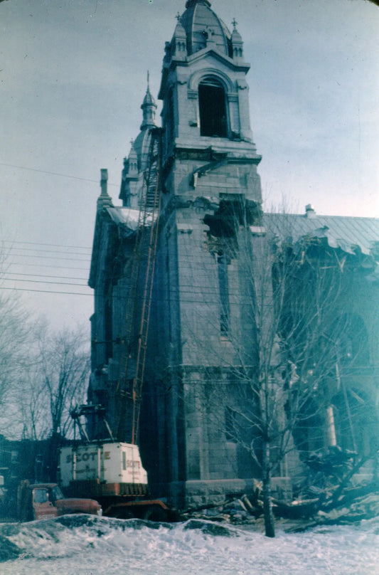 Démolition de l'église Saint-François d'Assise
