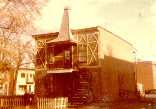 Duplex avec façade originale