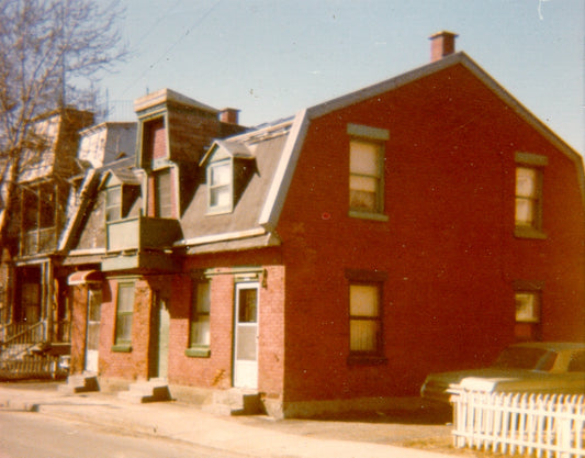 Duplex à toit mansardé