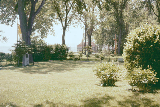 Jardin derrière l'église Saint-François d'Assise
