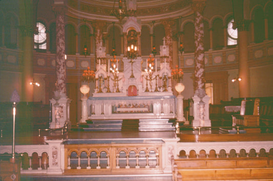 Intérieur de l'église Saint-François d'Assise