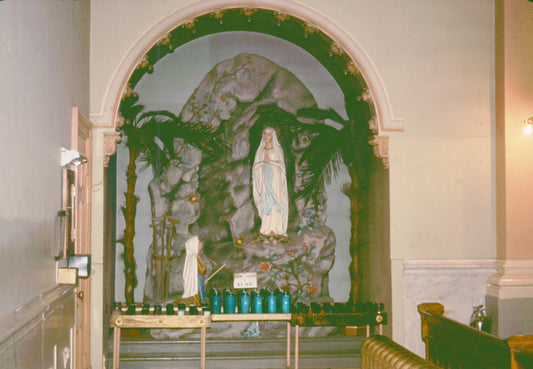 Intérieur de l'église Saint-François d'Assise