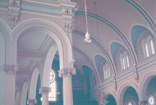 Intérieur de l'église Saint-François d'Assise