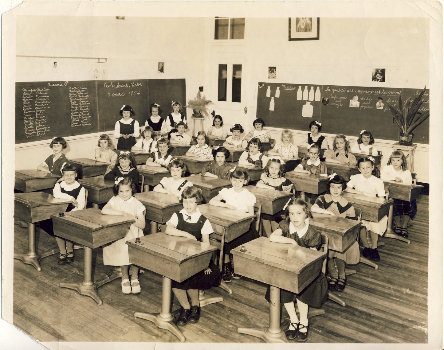 Élèves dans une classe de l'école Saint-Victor