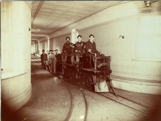 Petit train dans les couloirs de Saint-Jean-de-Dieu