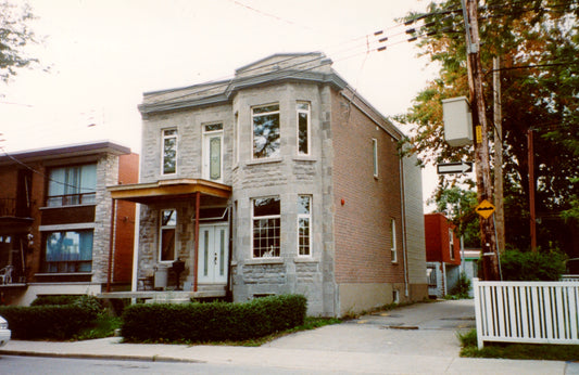 Maison avec façade en pierre