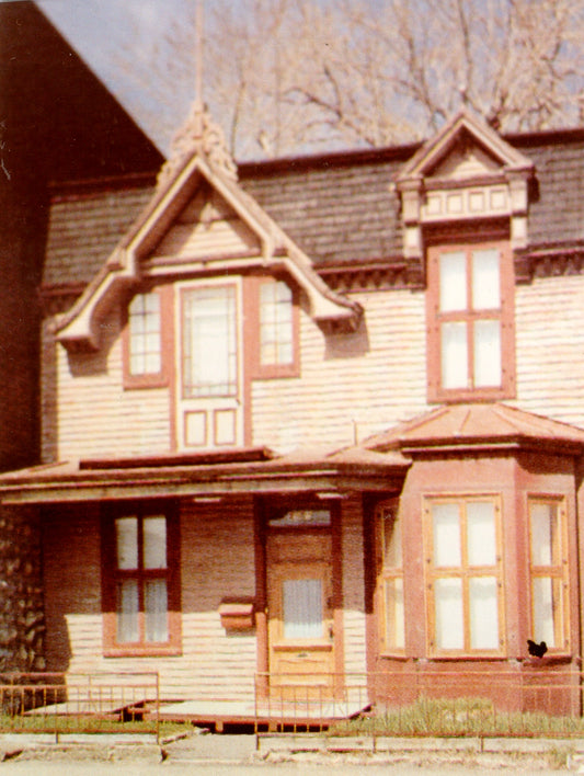 Maison avec jolie corniche