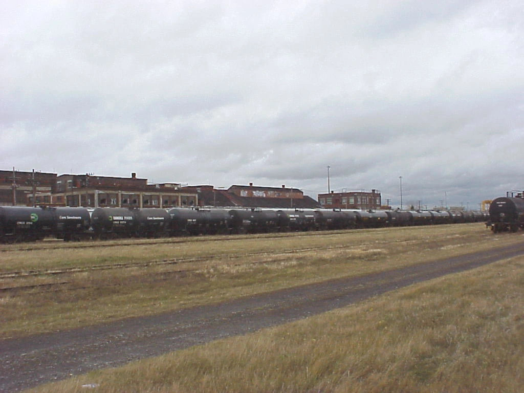 Train citerne le long de la Canadian Steel and Foundries