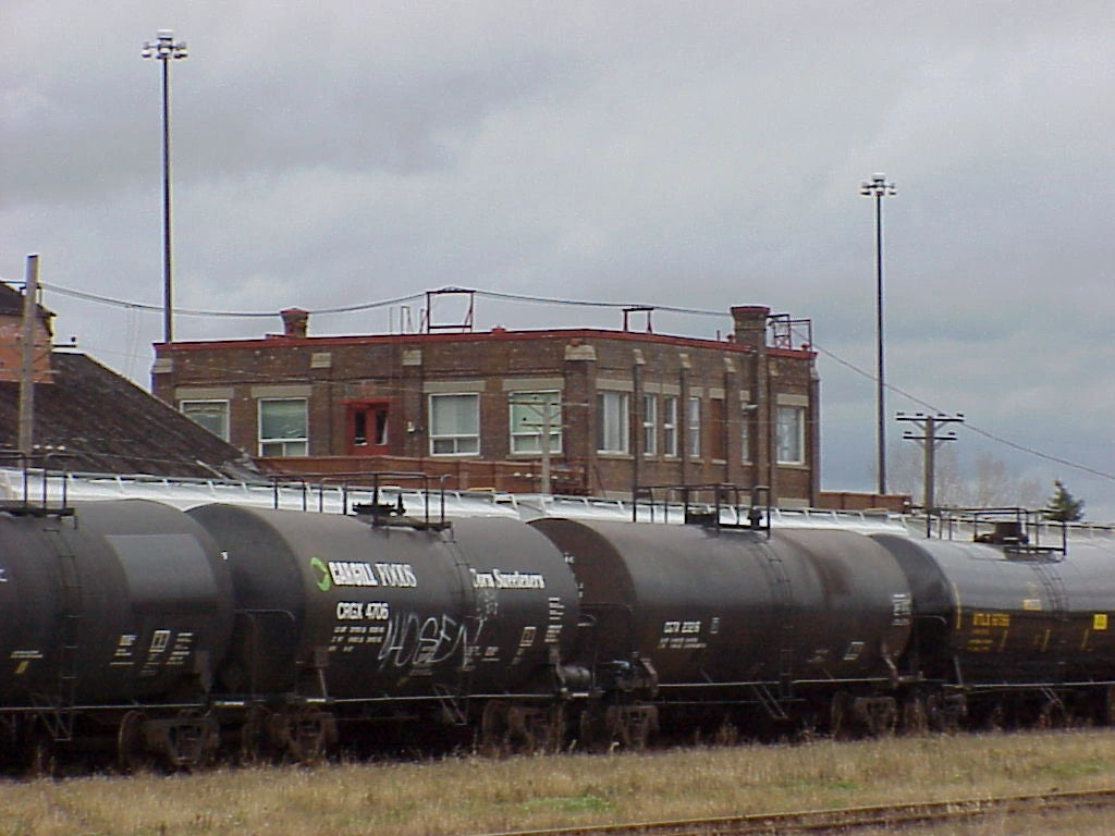 Train citerne le long de la Canadian Steel and Foundries