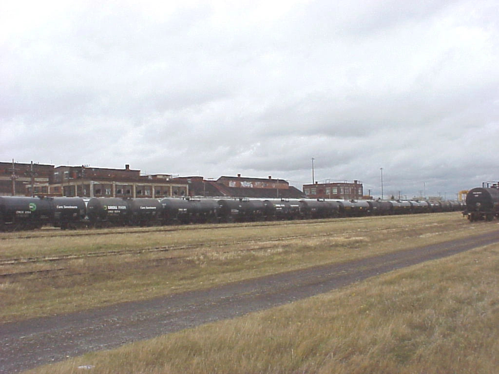 Train citerne le long de la Canadian Steel and Foundries