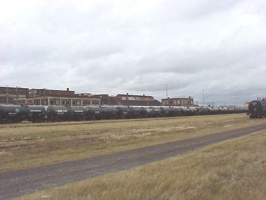 Train citerne le long de la Canadian Steel and Foundries