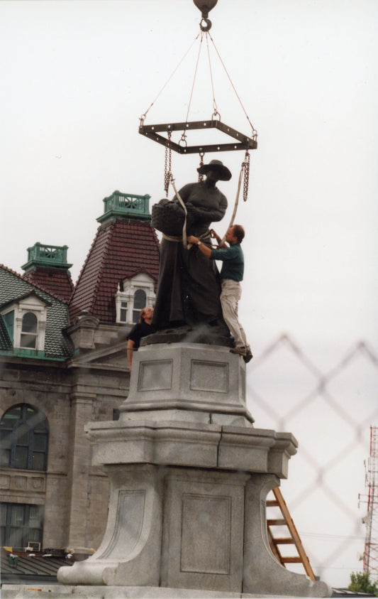 Retour de la statue de La Fermière