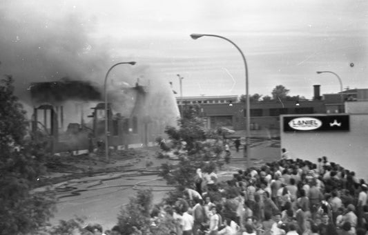 Badauds devant un incendie majeur