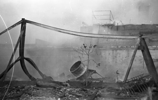 Fers tordus après un incendie