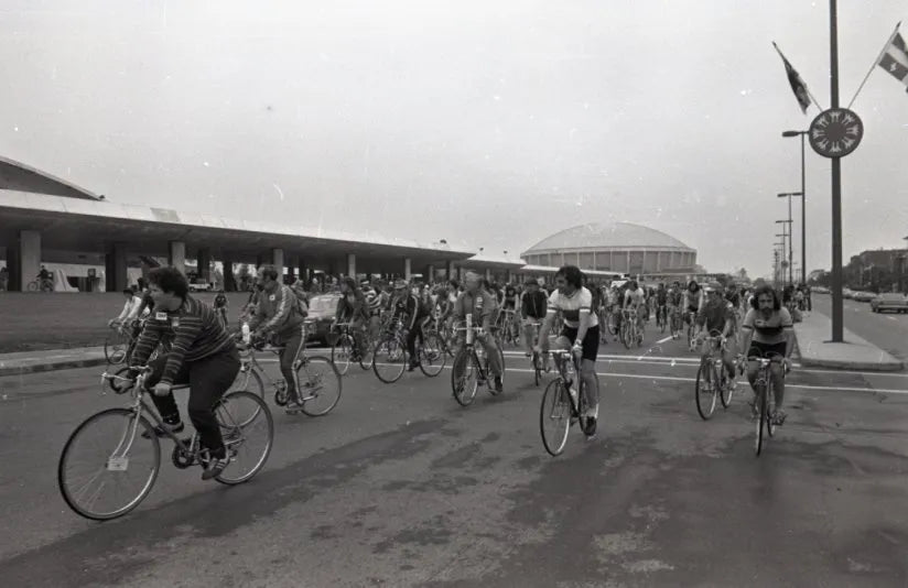 Cyclistes au cyclotour du Parc Olympique
