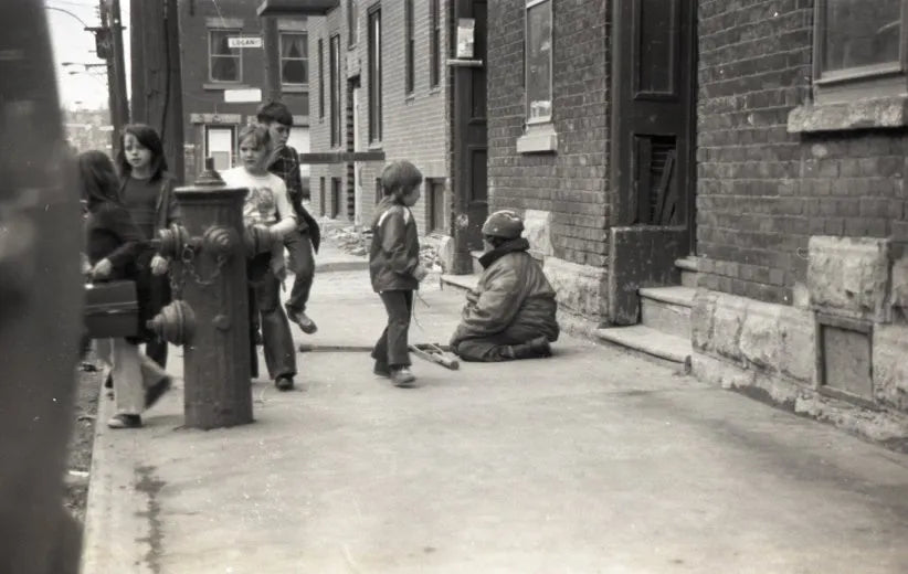 Enfants  sur la rue Dufresne