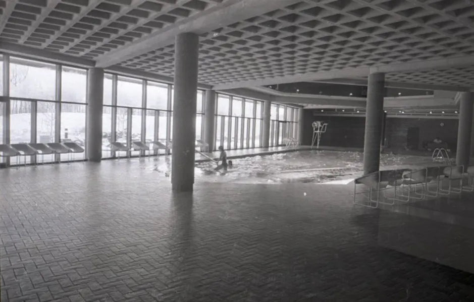 Piscine intérieure du Village Olympique