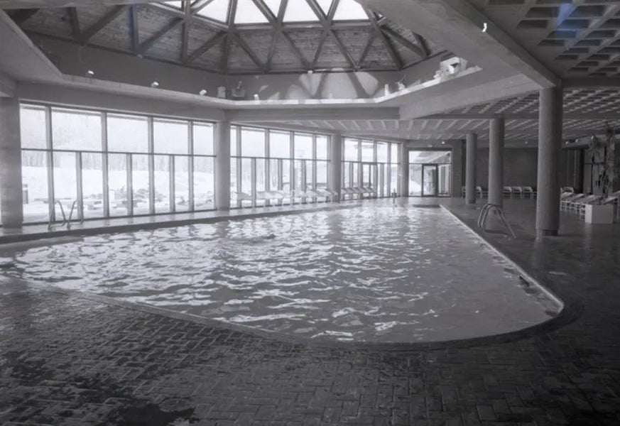 Piscine intérieure du Village Olympique