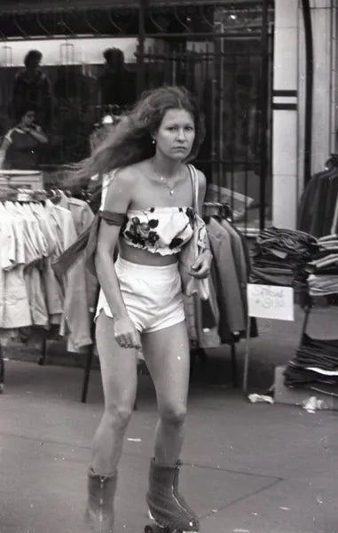 Patineuse à roulettes