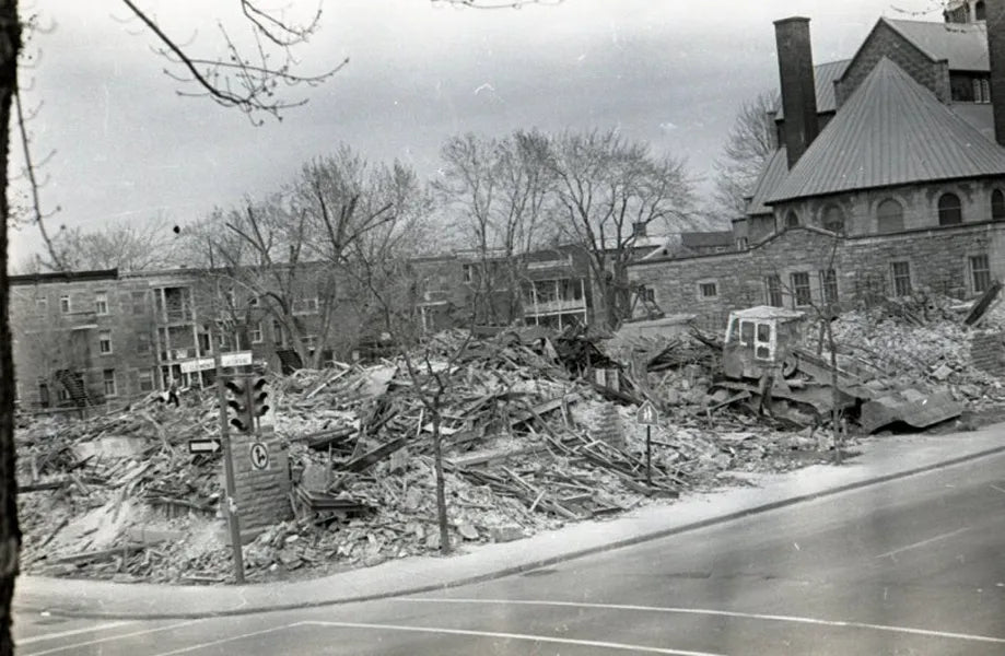 Démolition de l'école St-Paul de Viauville