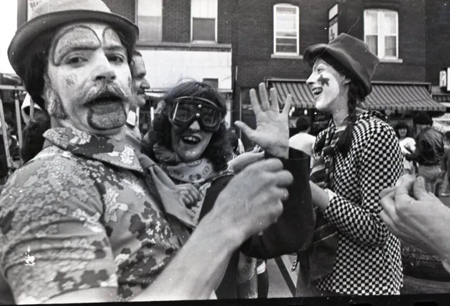 Des clowns sur la Promenade