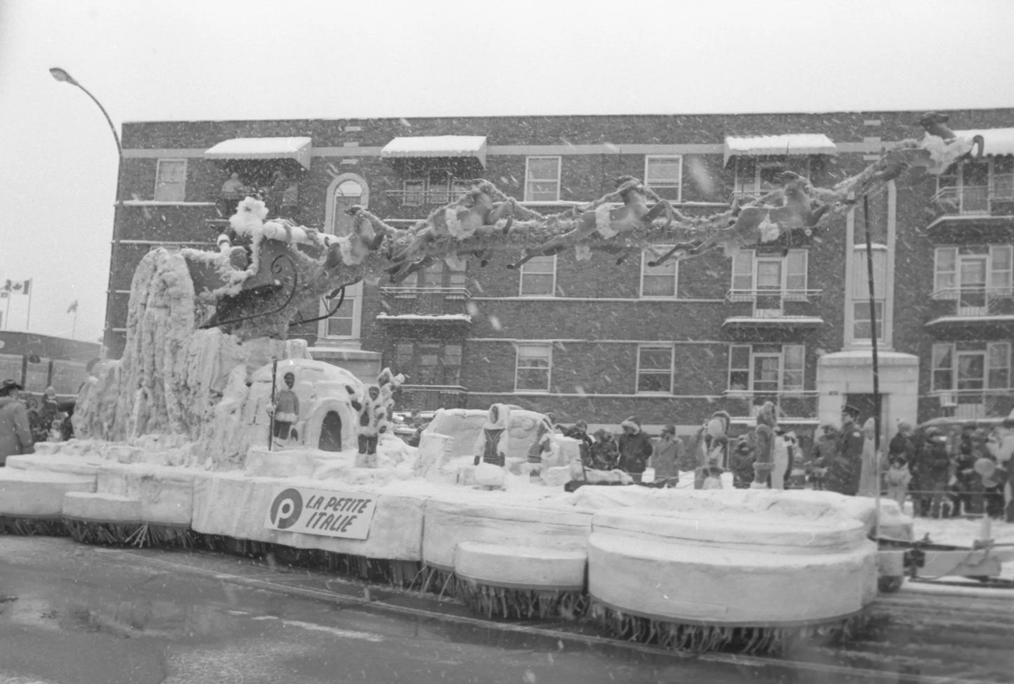 Parade du Père Noël dans la Petite Italie