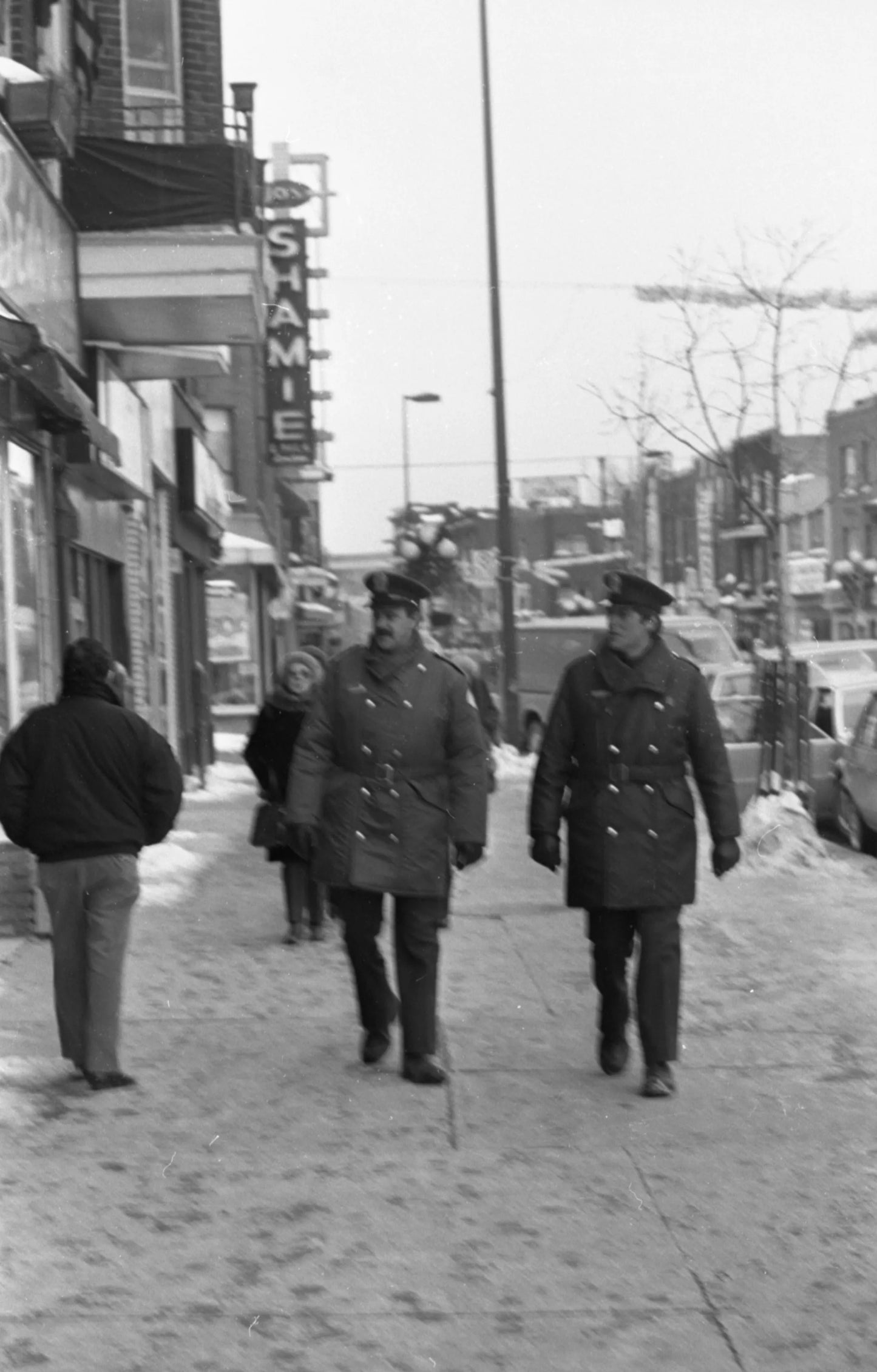 Patrouille policière à pied (rue Ontario)