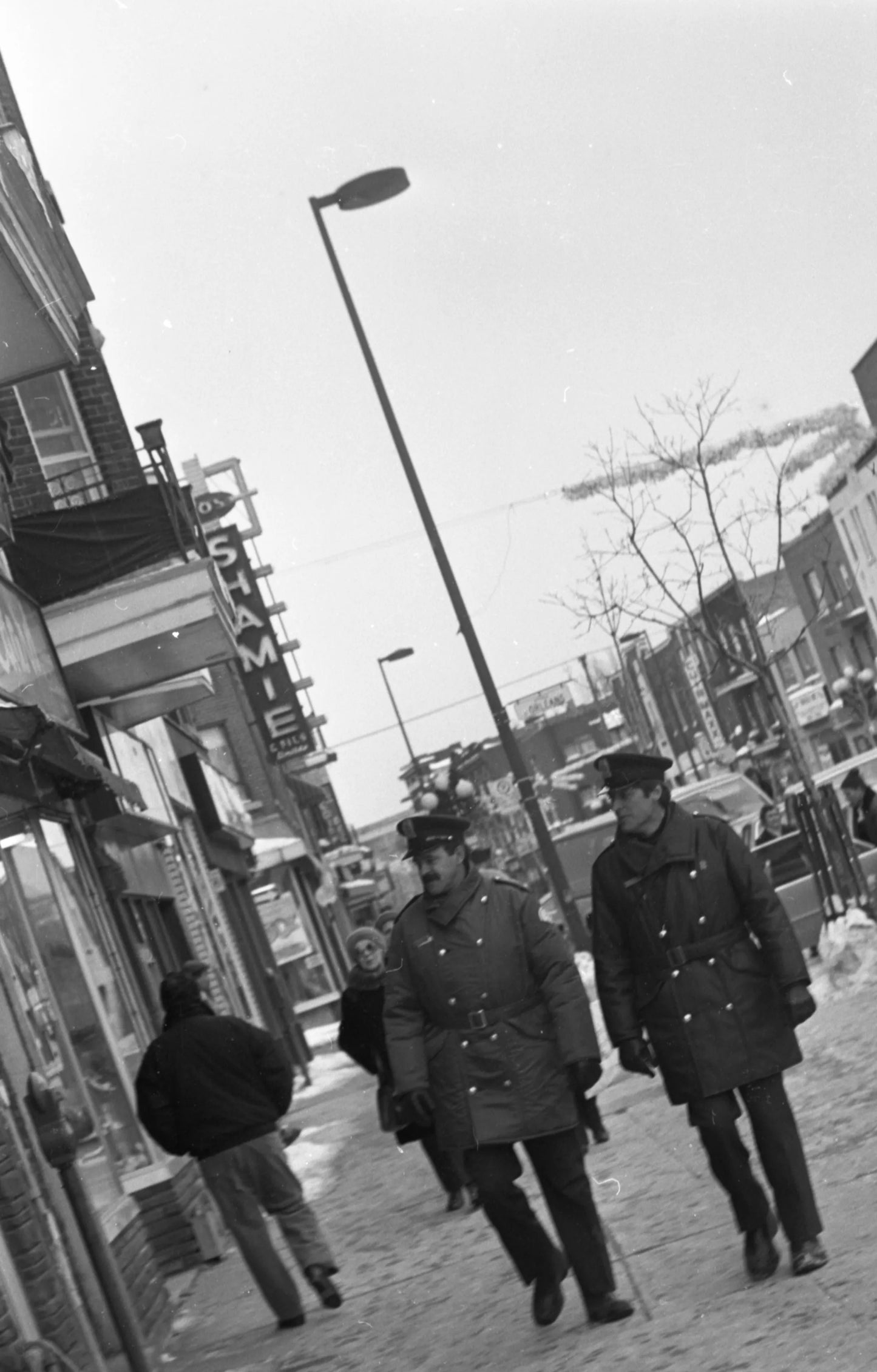 Patrouille policière à pied (rue Ontario)