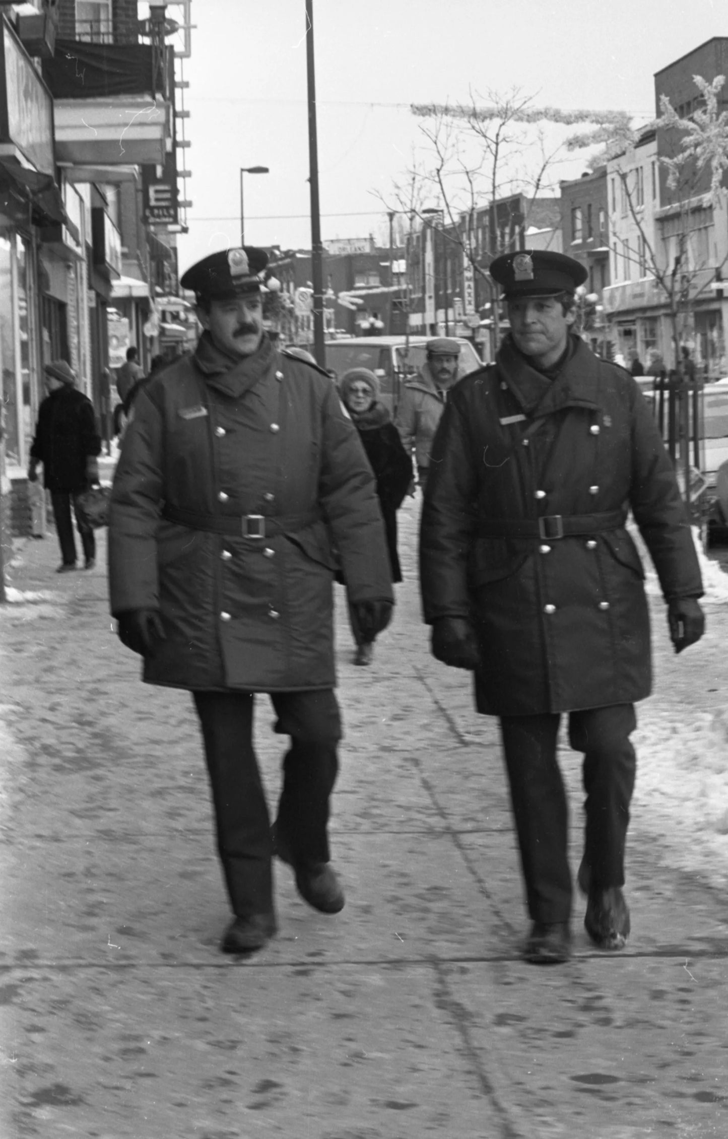 Patrouille policière à pied (rue Ontario)