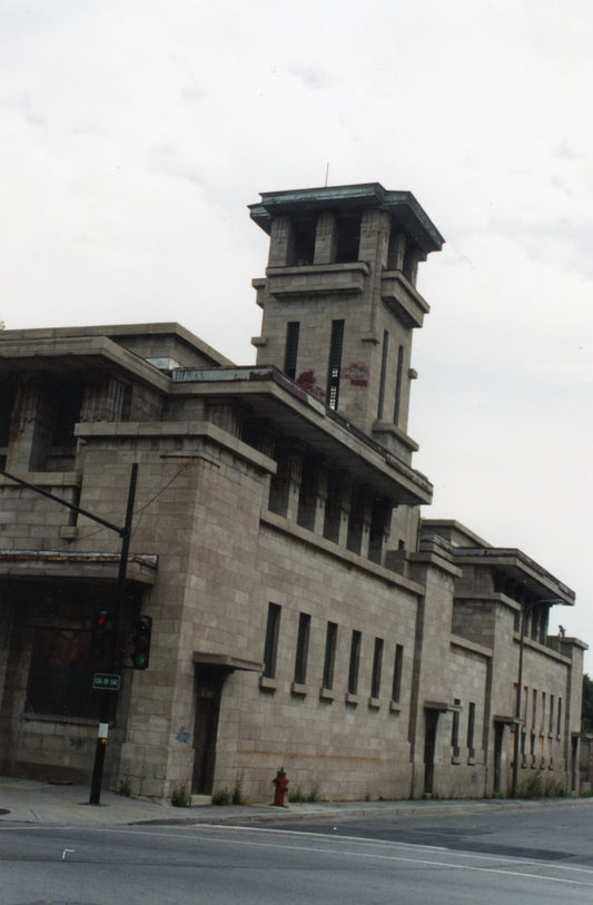 La façade de la caserne Letourneux