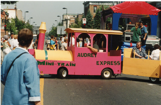 Mini-train. Vente trottoir au thème Country