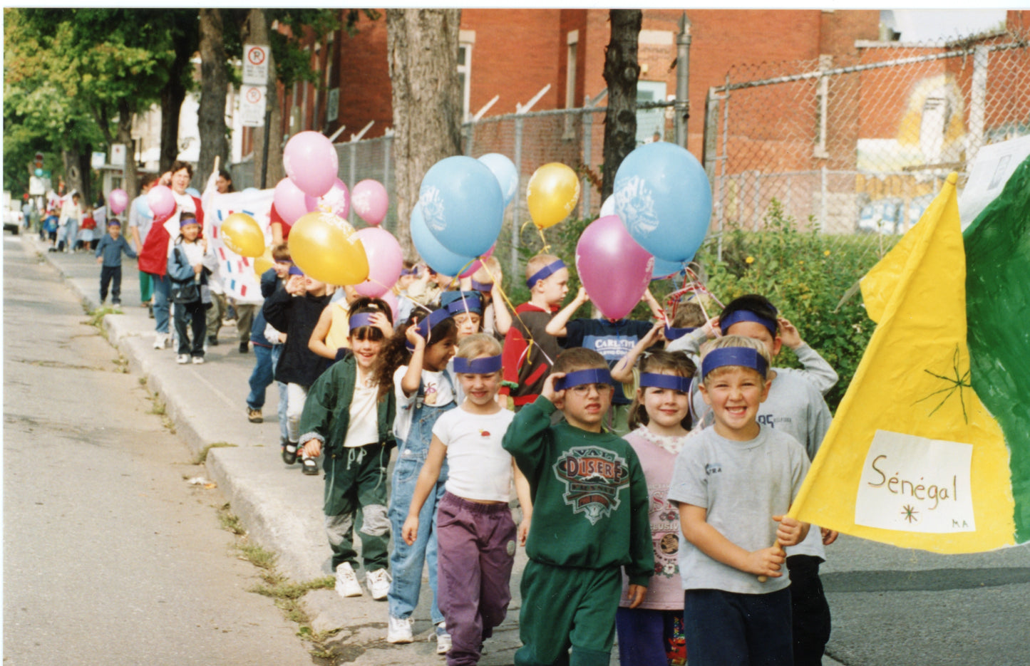 Des enfants à leur rentrée scolaire