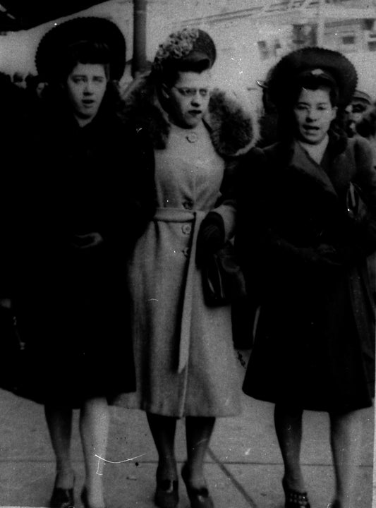 Rose et Irène Bergeron et leur demi-soeur Laurette Charbonneau