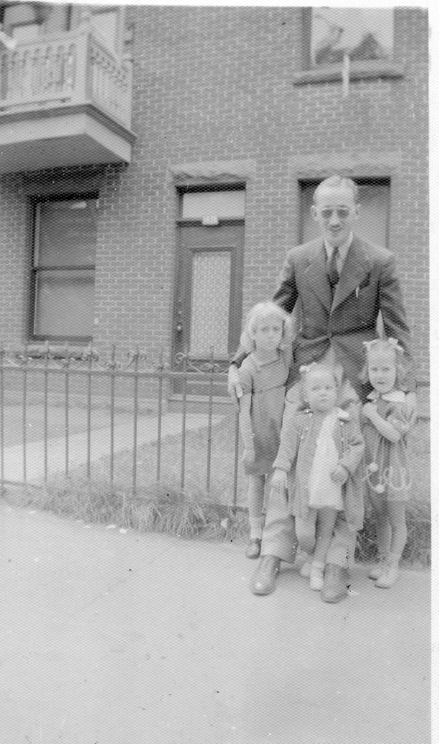 Père et ses trois filles