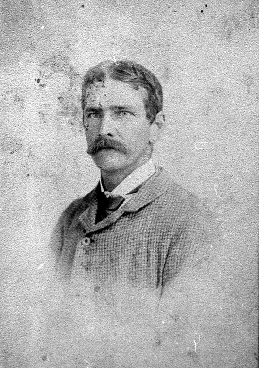 Portrait d'un homme prénommé Simo