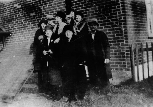 Groupe d'hommes et femmes