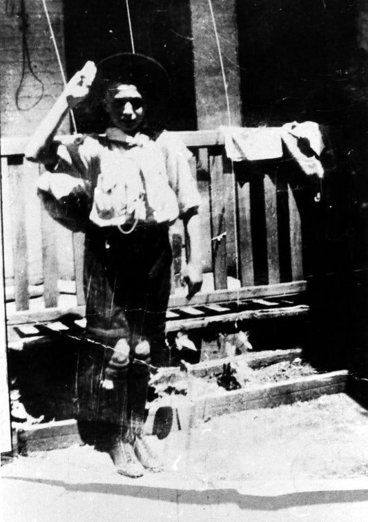 Scout devant un balcon